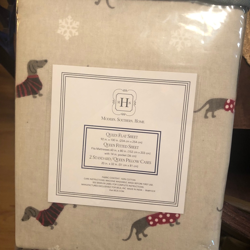 Flannel sheets (queen) with dogs in sweaters